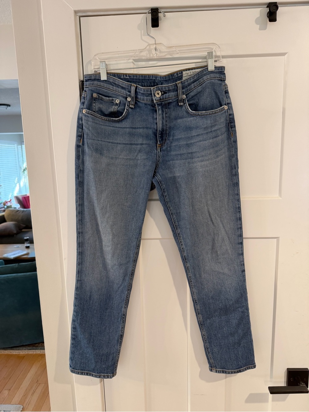 rag & bone cropped straight-leg jeans in mid blue